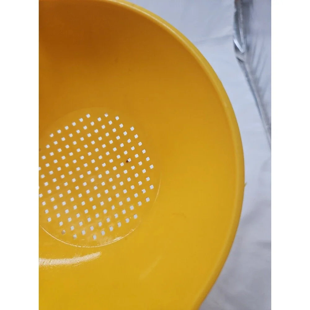 Tupperware Yellow 1 Quart Small Colander Strainer Double Pour Spout